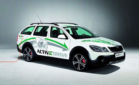 Das Elektrofahrzeug ActiveDrive mit Allradantrieb auf Basis eines Skoda Octavia Scout. (Bild: Schaeffler)
