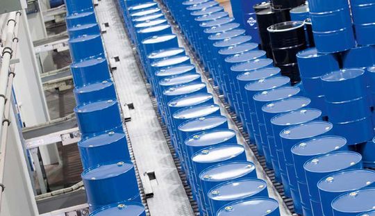 Schütz erweitert im holländischen Moerdijk die Produktion von Stahlfässern. (Schütz)