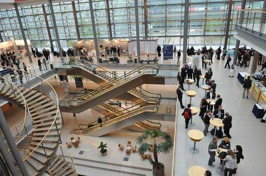 Wie soll die Öffentliche Verwaltung auf den technischen Wandel reagieren? Der dbb-Kongress will zu dieser Debatte einen wesentlichen Beitrag leisten Wie soll die Öffentliche Verwaltung auf den technischen Wandel reagieren? Der dbb-Kongress will zu dieser Debatte einen wesentlichen Beitrag leisten