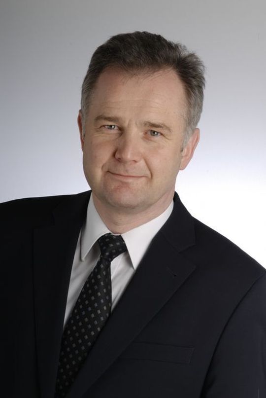 Dr. Andreas Dietz, Gruppenleiter des Fraunhofer-IST, referiert auf dem Convention 2011 in Stade über die CFK-Metallisierung. (Bild: Fraunhofer-IST)