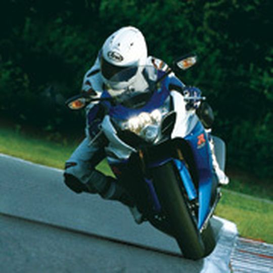 Suzuki hat in den ersten vier Monaten 2011 4.025 Fahrzeuge neu zugelassen, 7,41 Prozent weniger als im Vorjahr. Suzuki hat in den ersten vier Monaten 2011 4.025 Fahrzeuge neu zugelassen, 7,41 Prozent weniger als im Vorjahr.