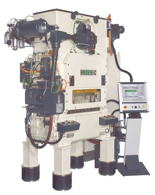 Auf der Blechexpo 2011 wird Bruderer den BSTA 280, mit einem Werkzeug von Stepper, erstmals der Öffentlichkeit präsentieren. Gestanzt wird dort ein Board-to-Board Connector für die Elektronik- und Sensortechnik. Bild: Bruderer Auf der Blechexpo 2011 wird Bruderer den BSTA 280, mit einem Werkzeug von Stepper, erstmals der Öffentlichkeit präsentieren. Gestanzt wird dort ein Board-to-Board Connector für die Elektronik- und Sensortechnik. Bild: Bruderer