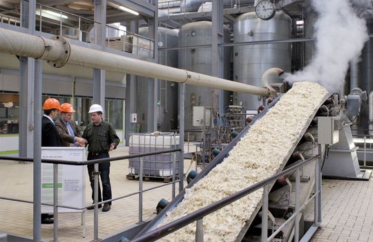 Die Zuckerproduktion zeichnet sich durch große Anlagen, hohe Automation und kontinuierliche Produktionsprozesse aus. Die Instandhaltung muss sich deshalb auf erhöhte Ausfallrisiken einstellen. (Bild: Martin Ortgies) Die Zuckerproduktion zeichnet sich durch große Anlagen, hohe Automation und kontinuierliche Produktionsprozesse aus. Die Instandhaltung muss sich deshalb auf erhöhte Ausfallrisiken einstellen. (Bild: Martin Ortgies)