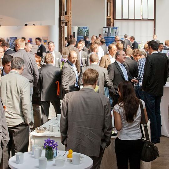 Jubiläumsroadshow von Simple System in Essen: Über 160 Gäste informierten sich über effiziente C-Teile-Beschaffung. Bild: Simple System Jubiläumsroadshow von Simple System in Essen: Über 160 Gäste informierten sich über effiziente C-Teile-Beschaffung. Bild: Simple System
