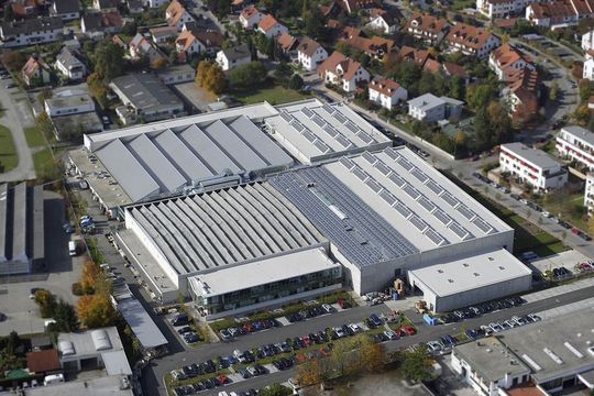 Von den 44 Energieeffizienz-Maßnahmen im Hawe-Werk Freising haben sich zwölf in einem Jahr amortisiert. (Hawe Hydraulik)