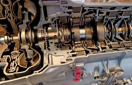 Die Massivumformung lebt von der Automobilindustrie. Im Zeitalter der E-Mobilität bläst den Umformern jedoch ein kalter Wind entgegen. (Bild: Kuhn) Die Massivumformung lebt von der Automobilindustrie. Im Zeitalter der E-Mobilität bläst den Umformern jedoch ein kalter Wind entgegen. (Bild: Kuhn)