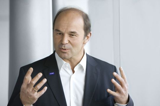 Dr. Martin Brudermüller, stellvertretender Vorstandsvorsitzender der BASF SE und verantwortlich für das Geschäftssegment Plastics: "Unser einzigartiges Verbund-Konzept ermöglicht unserem Unternehmen exzellente Kostenstrukturen.“ (Bild: BASF)
