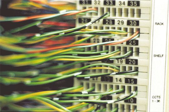 Rasant wachsende Anzahlen von Breitbandanschlüssen und mobilen Devices sind nur zwei Gründe für den nötigen Wechsel auf IPv6 Rasant wachsende Anzahlen von Breitbandanschlüssen und mobilen Devices sind nur zwei Gründe für den nötigen Wechsel auf IPv6