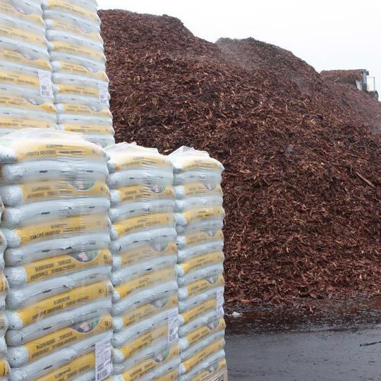 Die Blumenerde muss für den Transport in die Baumärkte verpackt werden. Bild: Beumer Die Blumenerde muss für den Transport in die Baumärkte verpackt werden. Bild: Beumer