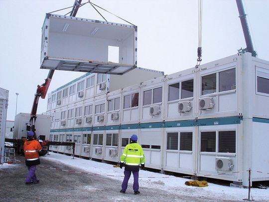 Mit den mobilen Raumsystemen von ELA steht den Mitarbeitern auf der Großbaustelle von GDF Suez mobiler Raum von mehr als 3000 m² Nutzfläche zur Verfügung. Bild: ELA Mit den mobilen Raumsystemen von ELA steht den Mitarbeitern auf der Großbaustelle von GDF Suez mobiler Raum von mehr als 3000 m² Nutzfläche zur Verfügung. Bild: ELA