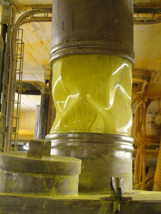 Das transparente Verbindungsmaterial erlaubt die ständige Sichtkontrolle des Materialflusses durch die Verbindungsstelle. (Bild: Walter Gerätebau) Das transparente Verbindungsmaterial erlaubt die ständige Sichtkontrolle des Materialflusses durch die Verbindungsstelle. (Bild: Walter Gerätebau)