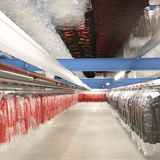 Das Lagerführungssystem LFS von Ehrhardt + Partner soll die Textillogistik bei Ulla Popken optimieren. Bild: Ulla Popken Das Lagerführungssystem LFS von Ehrhardt + Partner soll die Textillogistik bei Ulla Popken optimieren. Bild: Ulla Popken
