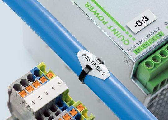 Thermotransferdrucker sorgen für rationelle und kostengünstige Markierungen bei Klemmen-, Leiter-, Kabel- und Gerätekennzeichnung. (Bild: Phoenix Contact) Thermotransferdrucker sorgen für rationelle und kostengünstige Markierungen bei Klemmen-, Leiter-, Kabel- und Gerätekennzeichnung. (Bild: Phoenix Contact)