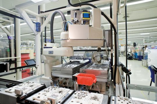 Die Scara-Roboter sind überwiegend mit Bildverarbeitungssystemen ausgestattet und somit für wechselnde Aufgabenstellungen einsetzbar. (Bild: Adept) Die Scara-Roboter sind überwiegend mit Bildverarbeitungssystemen ausgestattet und somit für wechselnde Aufgabenstellungen einsetzbar. (Bild: Adept)