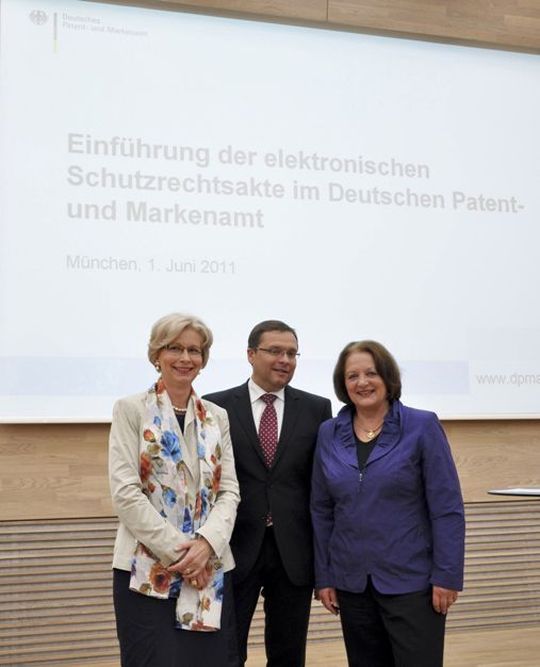 Präsidentin Cornelia Rudloff-Schäffer, Gregor Pillen, IBM Deutschland GmbH, Sabine Leutheusser-Schnarrenberger, Bundesministerin der Justiz Präsidentin Cornelia Rudloff-Schäffer, Gregor Pillen, IBM Deutschland GmbH, Sabine Leutheusser-Schnarrenberger, Bundesministerin der Justiz