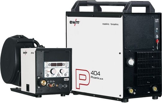 Mobile, gasgekühlte MIG/MAG-Schweißstromquelle Phoenix 404 mit Drahtvorschub und Synergic-Steuerung Progress. Bild: EWM Hightec Welding Mobile, gasgekühlte MIG/MAG-Schweißstromquelle Phoenix 404 mit Drahtvorschub und Synergic-Steuerung Progress. Bild: EWM Hightec Welding