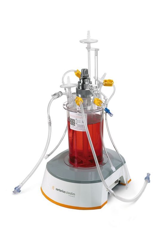 Der Einwegbioreaktor UniVessel SU ist für Säugetier-, Insekten- und Pflanzenzellen geeignet und hat ein maximales Arbeitsvolumen von 2 L. (Bild: Sartorius Stedim Biotech) Der Einwegbioreaktor UniVessel SU ist für Säugetier-, Insekten- und Pflanzenzellen geeignet und hat ein maximales Arbeitsvolumen von 2 L. (Bild: Sartorius Stedim Biotech)