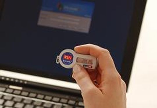 Infolge des Einruchs bei Lockheed Martin gibt RSA neue SecurID-Token an seine Kunden aus. Infolge des Einruchs bei Lockheed Martin gibt RSA neue SecurID-Token an seine Kunden aus.