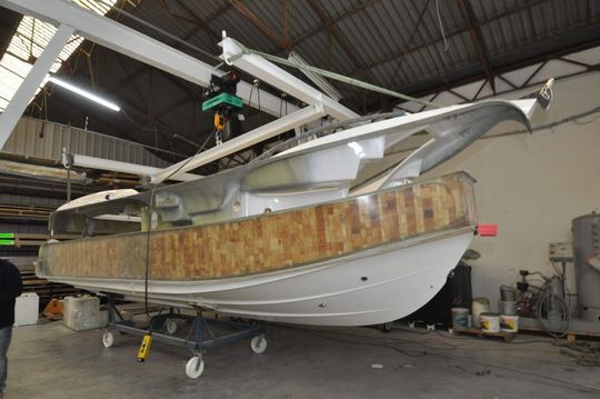 Araldite 2015 wurde aufgrund seiner Beständigkeit gegen Wasser, Feuchtigkeit und Chemiekalien verwendet, um das Deck mit der Bootsschale, sowie interne Komponenten zu verkleben. (Bild: Huntsman Advanced Materials) Araldite 2015 wurde aufgrund seiner Beständigkeit gegen Wasser, Feuchtigkeit und Chemiekalien verwendet, um das Deck mit der Bootsschale, sowie interne Komponenten zu verkleben. (Bild: Huntsman Advanced Materials)