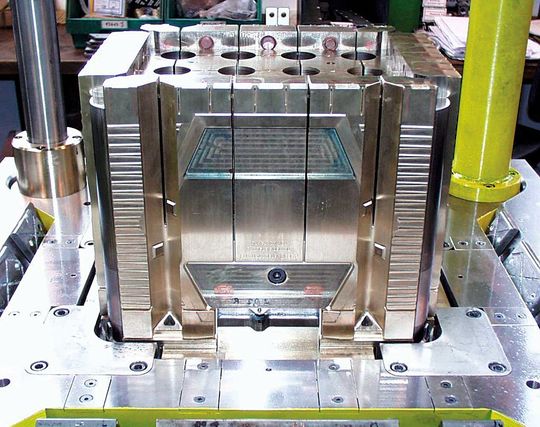 Bild 1: Bei Spritzgießwerkzeugen sorgen Kupferlegierungen für eine schnelle, gleichmäßige Temperierung der Kavität. Das verkürzt die Zykluszeit bei hoher Formteilqualität. (Bild: Haidlmair)