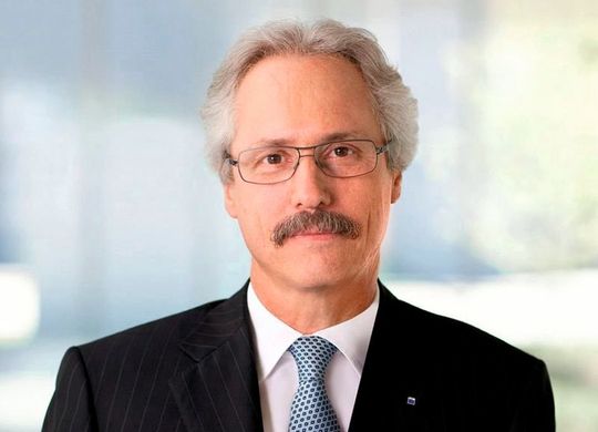 Trumpf-Arbeitsdirektor Dr. Gerhard Rübling: "Es ist ungewöhnlich, dass eine Firma ihren Beschäftigten anbietet, sechs Monate oder gar zwei Jahre aus dem Beruf auszusteigen." (Bild: Trumpf) Trumpf-Arbeitsdirektor Dr. Gerhard Rübling: "Es ist ungewöhnlich, dass eine Firma ihren Beschäftigten anbietet, sechs Monate oder gar zwei Jahre aus dem Beruf auszusteigen." (Bild: Trumpf)