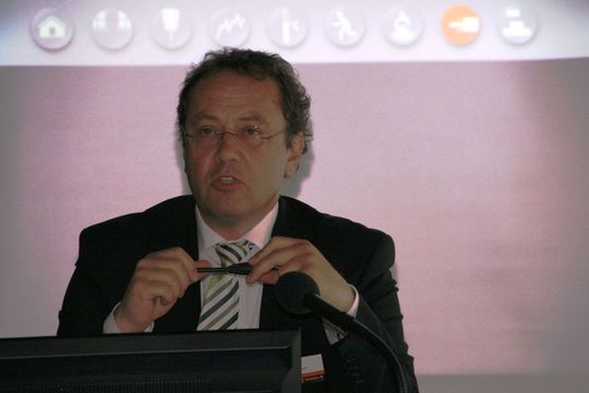 Klaus Holterhoff, Geschäftsbereichsleiter Applikationsspezifische Lösungen, Weidmüller Interface: „Mit der Integration der SunSniffer-Technologie bieten wir einen echten Mehrwert und Sicherheitsvorteil für unsere Kunden von dem alle Beteiligten gleichermaßen profitieren.“ Klaus Holterhoff, Geschäftsbereichsleiter Applikationsspezifische Lösungen, Weidmüller Interface: „Mit der Integration der SunSniffer-Technologie bieten wir einen echten Mehrwert und Sicherheitsvorteil für unsere Kunden von dem alle Beteiligten gleichermaßen profitieren.“