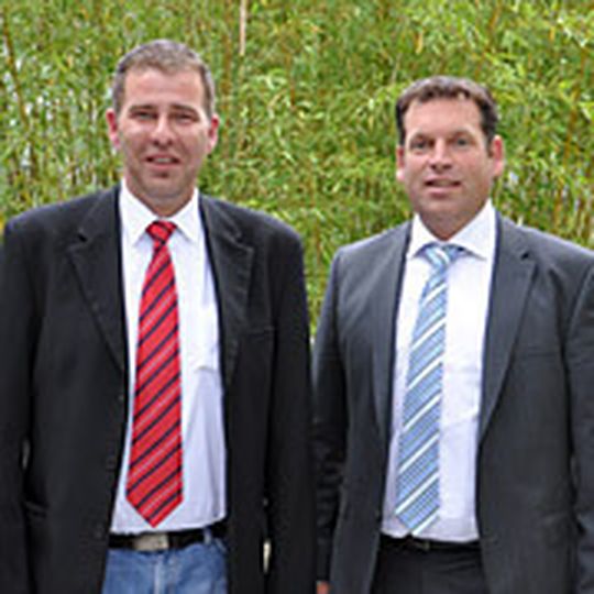 Führungswechsel beim Kia-Händlerverband: Andreas Jansen (links) übergab das Amt des Vorsitzenden an Dirk Riemann. Führungswechsel beim Kia-Händlerverband: Andreas Jansen (links) übergab das Amt des Vorsitzenden an Dirk Riemann.