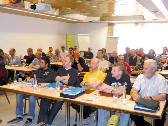 Die Weiterentwicklung der SWISSMECHANIC-Lehrmittel wurden intensiv diskutiert. (Bild: SWISSMECHANIC) Die Weiterentwicklung der SWISSMECHANIC-Lehrmittel wurden intensiv diskutiert. (Bild: SWISSMECHANIC)