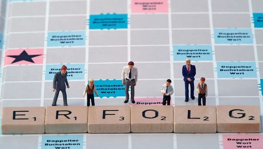 Karriere: Fachlaufbahnen bieten Ingenieuren mit technischen Ambitionen gute Aufstiegsmöglichkeiten (Bild: Ernst Rose_pixelio.de)