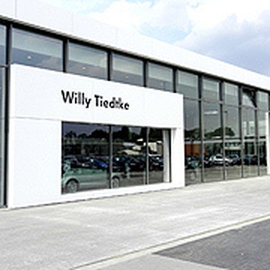 Der Autohaus-Neubau von Willy Tiedtke folgt dem modularen Architekturkonzept von Volkwagen. Der Autohaus-Neubau von Willy Tiedtke folgt dem modularen Architekturkonzept von Volkwagen.