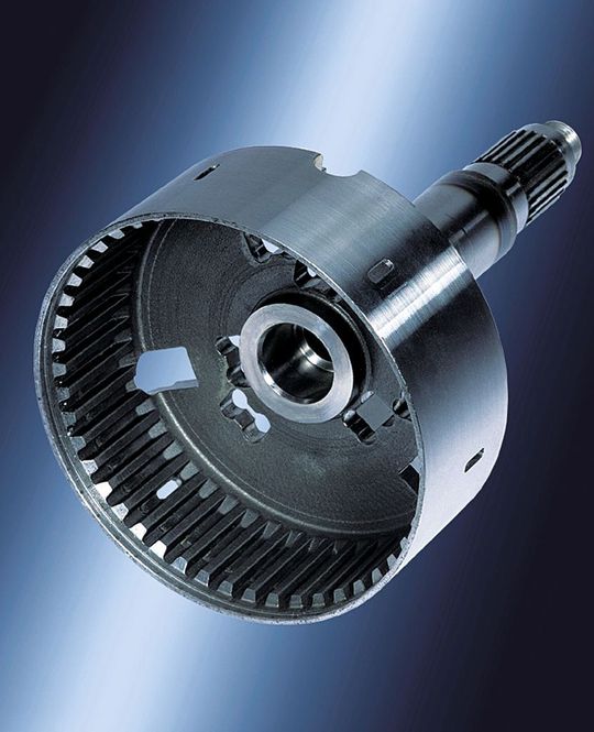 Im Vergleich mit einer Zerspanung aus dem Vollen bietet die Massivumformung selbst bei kleinen Stückzahlen noch Vorteile. (Bild: Hirschvogel)