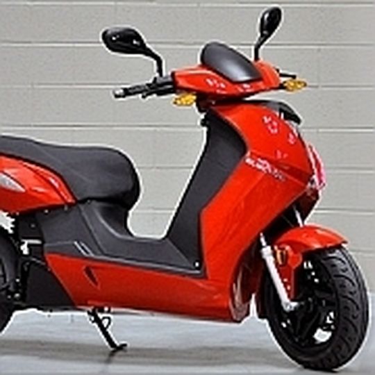 Mit dem VX-2 für 3.999 Euro geht Vectrix in der 45-km/h-Klasse an den Start. Mit dem VX-2 für 3.999 Euro geht Vectrix in der 45-km/h-Klasse an den Start.