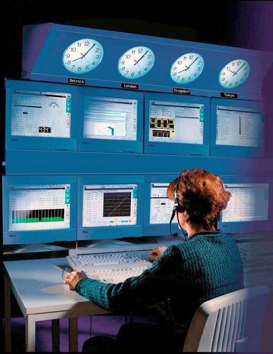 Teleservice ermöglicht Maschinenherstellern, beim Kunden auf Maschinendaten zuzugreifen, ohne selbst vor Ort zu sein. Voraussetzung ist eine offene Steuerungstechnik. (Bild: Trumpf) Teleservice ermöglicht Maschinenherstellern, beim Kunden auf Maschinendaten zuzugreifen, ohne selbst vor Ort zu sein. Voraussetzung ist eine offene Steuerungstechnik. (Bild: Trumpf)