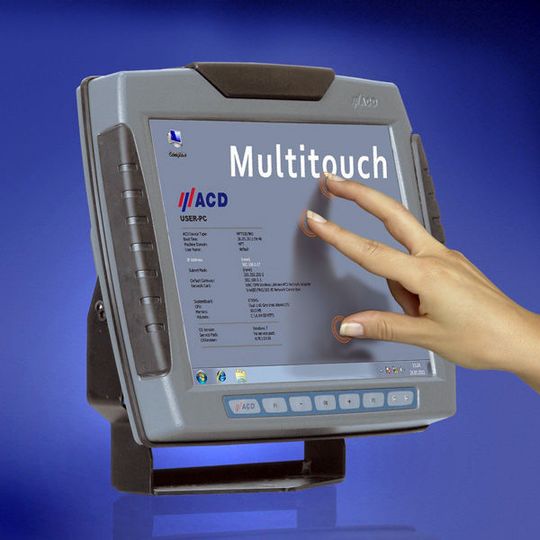 Speziell für den Einsatz auf Fahrzeugen wurde das MFT 960 mit kapazitivem Multitouchscreen entwickelt. Bild: ACD Elektronik Speziell für den Einsatz auf Fahrzeugen wurde das MFT 960 mit kapazitivem Multitouchscreen entwickelt. Bild: ACD Elektronik