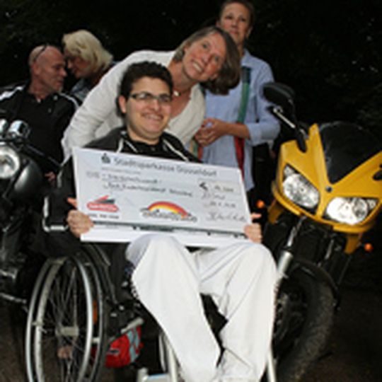 Biker zeigen viel Herz für Kinder und öffnen ihre Geldbörsen. Biker zeigen viel Herz für Kinder und öffnen ihre Geldbörsen.