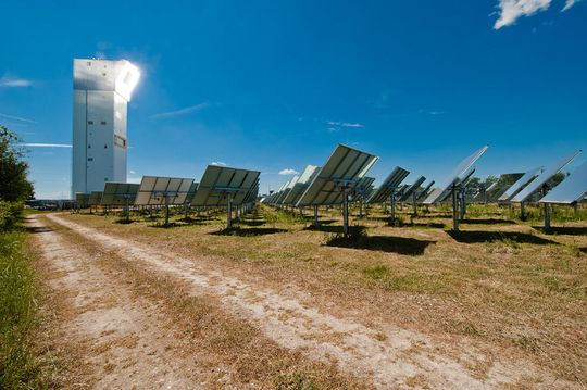 Der Solarturm Jülich wird stärker jetzt für die Forschung genutzt. (Bild: DLR) Der Solarturm Jülich wird stärker jetzt für die Forschung genutzt. (Bild: DLR)