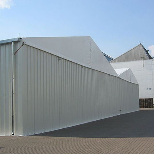 Die Leichtbau- und Zeltlagerhallen von Busche in allen Größen und Ausstattungen ermöglichen flexible Logistiklösungen und zusätzliche, kostengünstige Lagerungskapazitäten. Bild: Busche Die Leichtbau- und Zeltlagerhallen von Busche in allen Größen und Ausstattungen ermöglichen flexible Logistiklösungen und zusätzliche, kostengünstige Lagerungskapazitäten. Bild: Busche