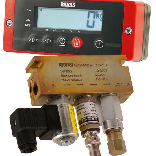 Das Wiegesystem misst während dem Absenken des Hubschlittens mehrmals den Öldruck des Hydrauliksystems. Bild: Ravas Das Wiegesystem misst während dem Absenken des Hubschlittens mehrmals den Öldruck des Hydrauliksystems. Bild: Ravas