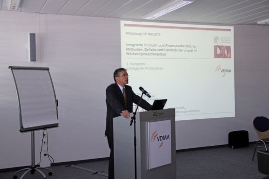 Prof. Dr.-Ing. Eberhard Abele vom PTW in Darmstadt: „Die gekoppelte Simulation bietet viele Potenziale, ist aber noch selten vorzufinden.“ (Bild: Königsreuther) Prof. Dr.-Ing. Eberhard Abele vom PTW in Darmstadt: „Die gekoppelte Simulation bietet viele Potenziale, ist aber noch selten vorzufinden.“ (Bild: Königsreuther)