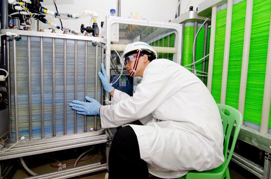 A Siemens R&D engineer examines a state-of-the-art seawater desalination prototype in Singapore. (Picture: Siemens) A Siemens R&D engineer examines a state-of-the-art seawater desalination prototype in Singapore. (Picture: Siemens)