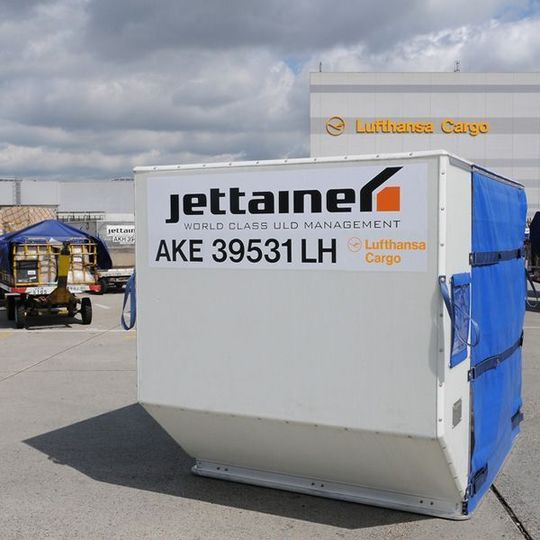 Ab Herbst wird die Containerflotte bei Lufthansa und Lufthansa Cargo zum Teil durch neue Container aus leichten Verbundwerkstoffen ersetzt. Bild: DLH Ab Herbst wird die Containerflotte bei Lufthansa und Lufthansa Cargo zum Teil durch neue Container aus leichten Verbundwerkstoffen ersetzt. Bild: DLH