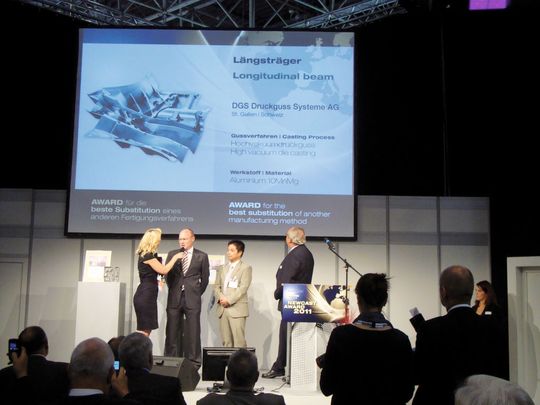 Für die beste Substitutionslösung wurde die DGS Druckguss Systeme am 29. Juli bei einer feierlichen Zeremonie geehrt. (Bild: DGS)