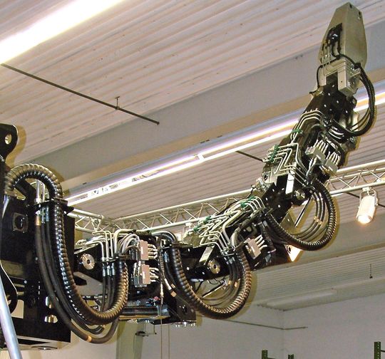 Komplexer Roboterarm, ausgestattet mit Composite-Hydraulikzylindern