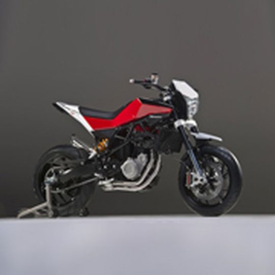 Die Husqvarna Nuda 900 R ist ein echter Hingucker. Die Husqvarna Nuda 900 R ist ein echter Hingucker.
