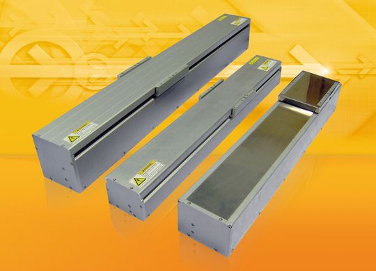 Die hochdynamischen Lineareinheiten (mit eisenlosem Linearmotor und reibungsarmer Führung) eignen sich für Präzisionsanwendungen in Reinräumen. (Bild: A-Drive)