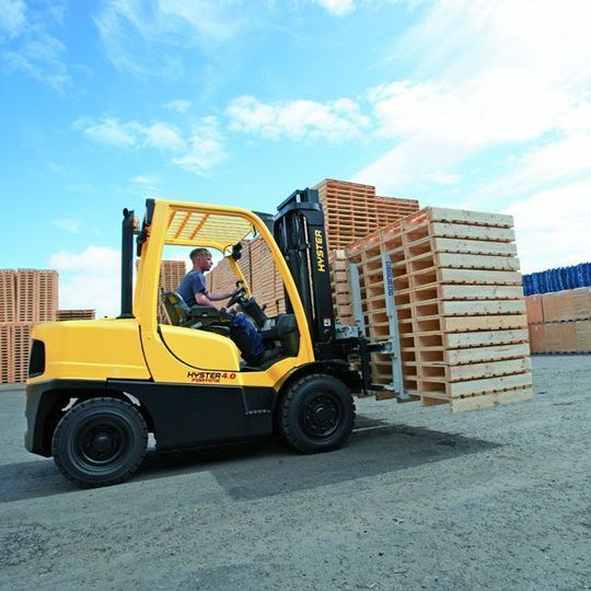 Hyster hat bekannt gegeben, dass die Fortens-Serien H2.0-3.5FT und H4.0-5.5FT demnächst mit neu entwickelter Kraftstoffspar-Technik ausgerüstet sein werden. Bild: Zeppelin Hyster hat bekannt gegeben, dass die Fortens-Serien H2.0-3.5FT und H4.0-5.5FT demnächst mit neu entwickelter Kraftstoffspar-Technik ausgerüstet sein werden. Bild: Zeppelin