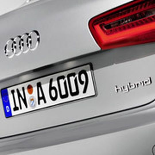 Der Audi A6 ist das zweite Modell der Ingolstädter, das es auch mit Hybridantrieb gibt. Der Audi A6 ist das zweite Modell der Ingolstädter, das es auch mit Hybridantrieb gibt.