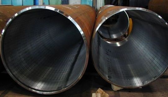 Die CLC-Rohre erfüllen die Anforderungen an Liner-Rohre. (Bild: EEW) Die CLC-Rohre erfüllen die Anforderungen an Liner-Rohre. (Bild: EEW)