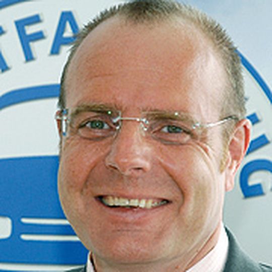 Hans-Walter Kaumanns ist Referent der Abteilung Technik, Sicherheit, Umwelt beim ZDK. Hans-Walter Kaumanns ist Referent der Abteilung Technik, Sicherheit, Umwelt beim ZDK.