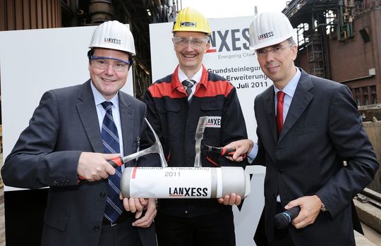 Grundsteinlegung für den Ausbau der Menthol-Anlage (Bild: Lanxess) Grundsteinlegung für den Ausbau der Menthol-Anlage (Bild: Lanxess)